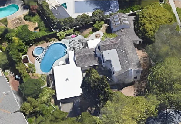 Phil Hellmuth House: A Glimpse into the Life of the Poker Legend Phil Hellmuth House: A Glimpse into the Life of the Poker Legend